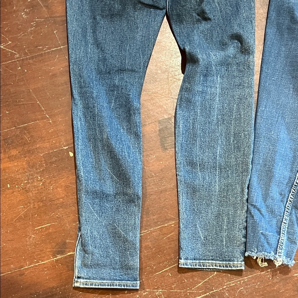 Old Navy Distressed Skinny Jeans in Blue - Picture 9 of 13
